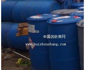 烟台化工厂低价出售2000多个200L化工塑料桶