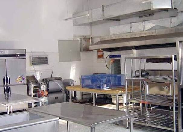 昆明奶茶店倒闭处理制冰机 净水器 热水器 收银