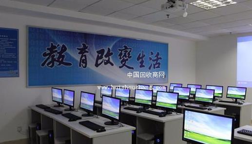 广州电脑设计培训机构设备更新处理一批显示屏