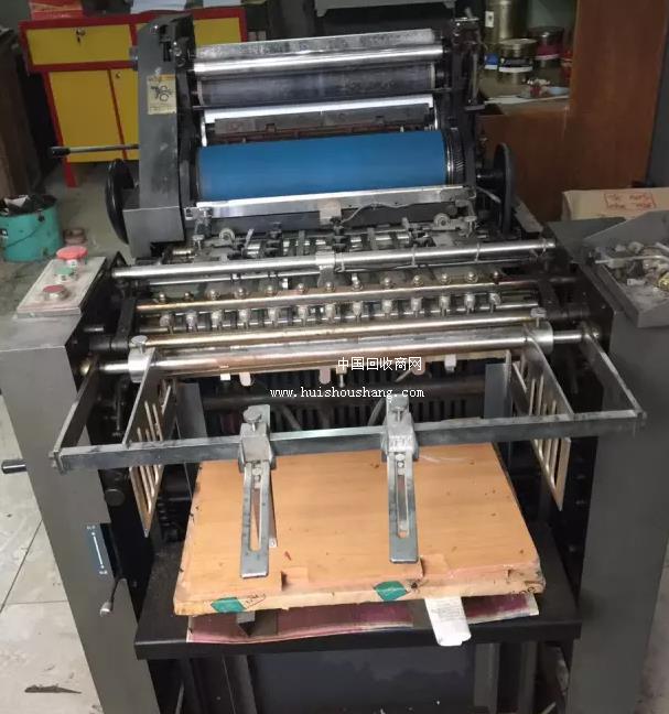印刷厂处理2台印刷机 切纸机 订本机 晒生皮机等设备一批