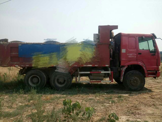 工厂闲置豪沃自卸车