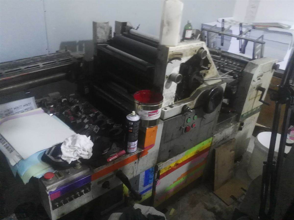 印刷厂处理2台双色印刷机 单色印刷机 切纸机 对开晒版机等