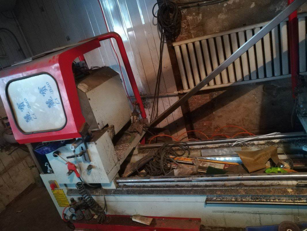 公司急售断桥铝门窗加工设备_其它机床设备_