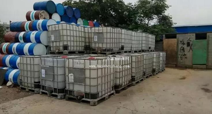 工厂低价急售一批铁桶 塑料桶 吨桶