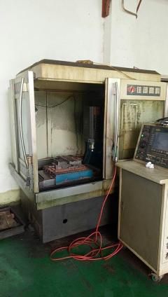加工厂转型急售佳铁精雕机