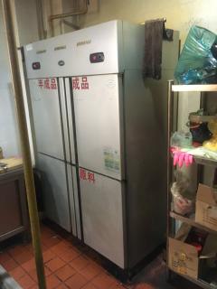饭店处理四开门冰箱 展示柜 厨房设备等