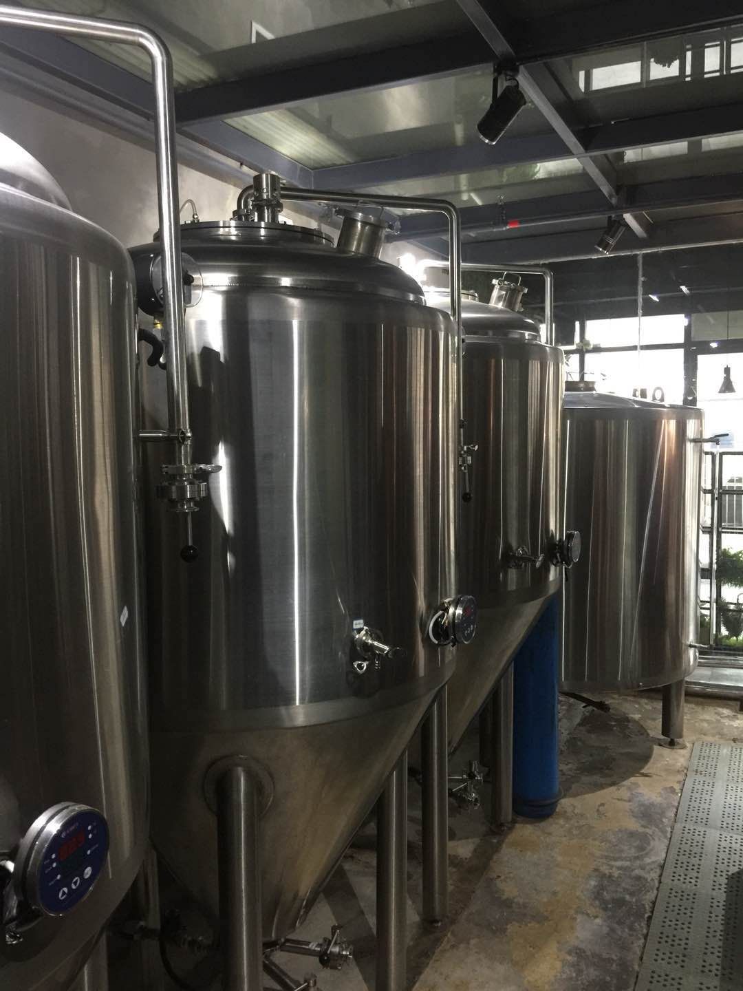 德州二手精酿啤酒设备糖化发酵罐全套出售