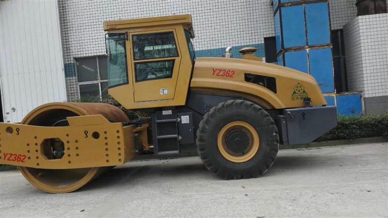 大激振力碾压36吨压路机