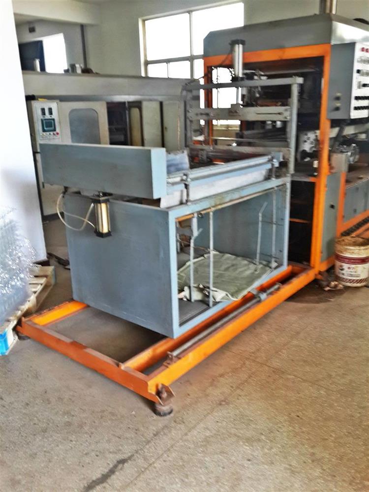 吸塑盒厂设备更新转让3台全自动吸塑机