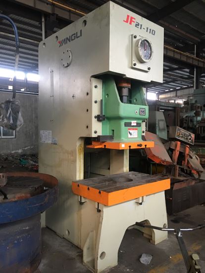 出售扬力冲床110吨