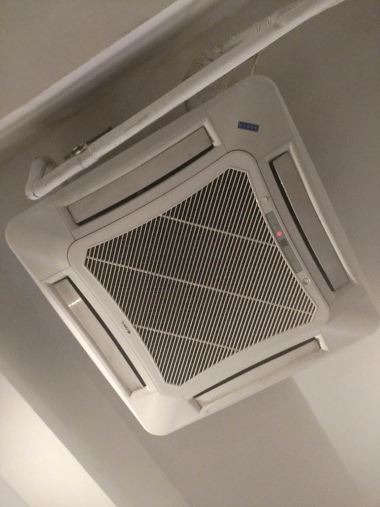 公司急售闲置2台5p格力吸顶式中央空调