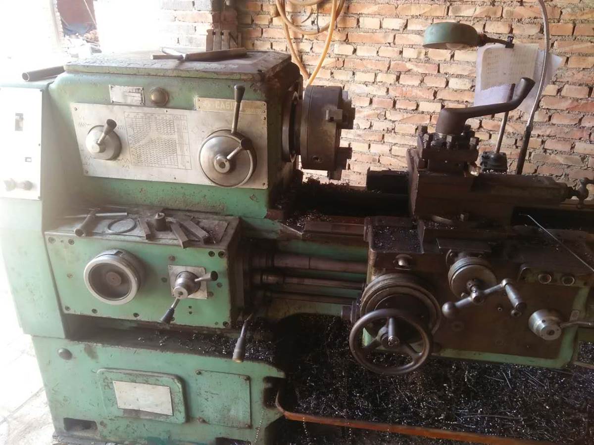 改行出售2台沈阳产140*1000/150*1500型车床