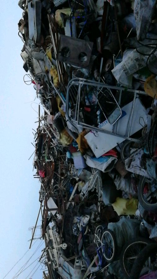 工厂处理20多吨废铁