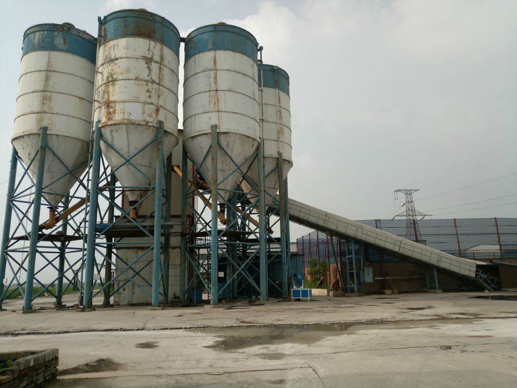 工厂低价急售hzs270大型混凝土搅拌站