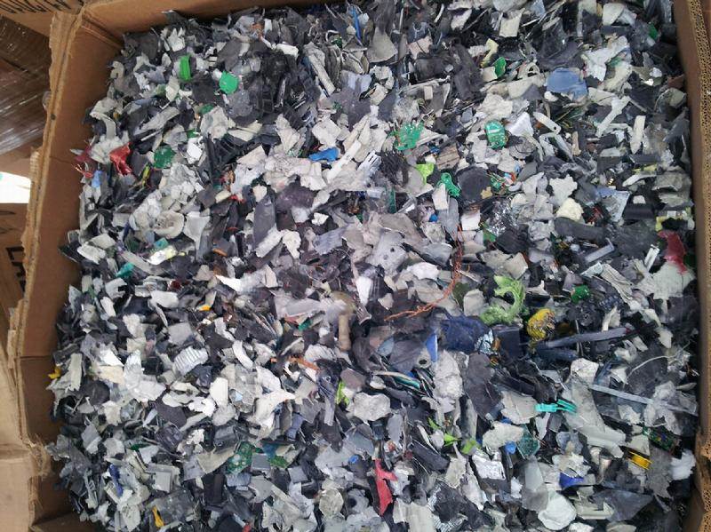 大量回收再生塑料颗粒图片