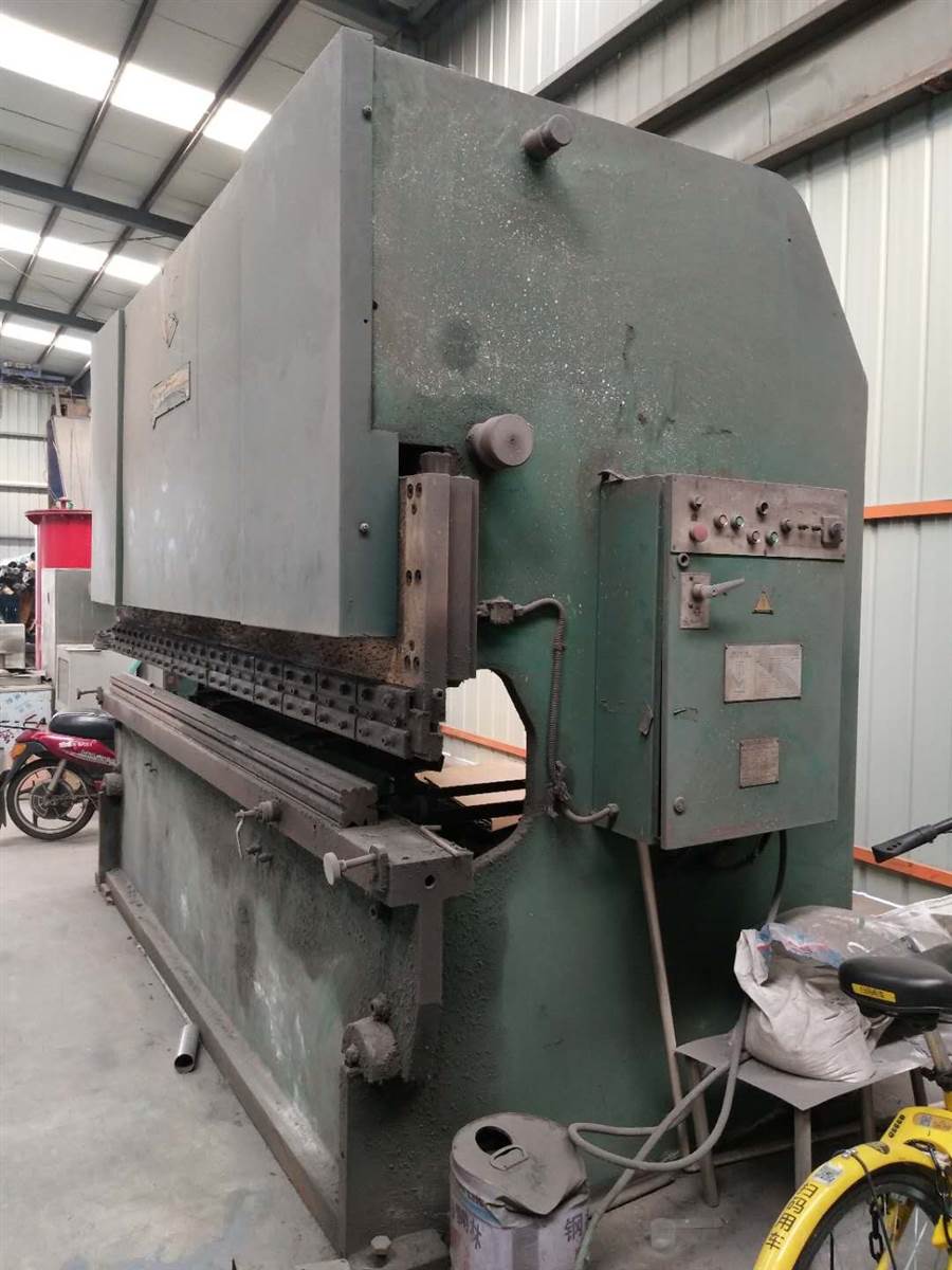 工厂低价急售型板料折弯机