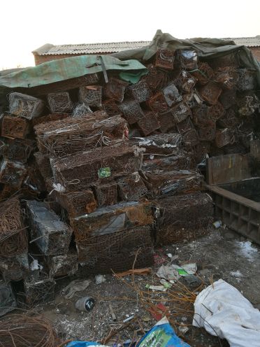 转让大批量铁丝压块